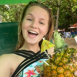 Meet your Posher, Nicole